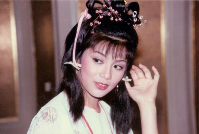 ​戚美珍，1962年1月5日出生于中国香港，香港演员，笑傲江湖里的岳灵珊！