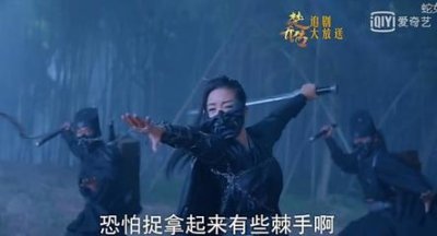 ​《楚乔传》楚乔看到蒙枫穿着宇文玥的衣服，醋意大发，于是让贺萧娶了蒙枫！