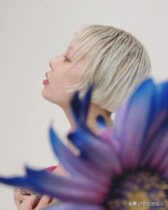 ​泫雅在大胆的照片中散发性感+有没有激发你的生理反应