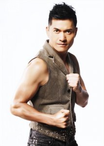 ​他是《上海滩》中的丁力，与邝美云结婚9个月后，闪婚后后悔了