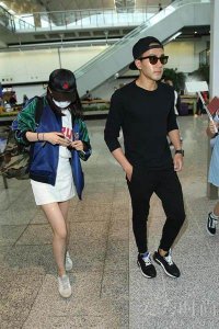 ​杨幂刘恺威传婚变后同框 小糯米大名叫什么?