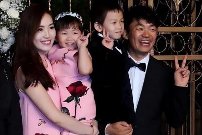 ​离婚7年马蓉曝近况！豪宅养萌宠奢华享受，独自带娃过节亲手做饭