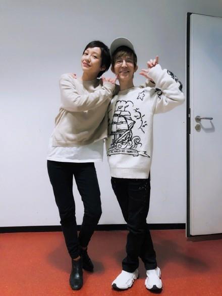 郭采洁郭敬明合影,小四身高再次成谜,网友:我给取名“二锅头”