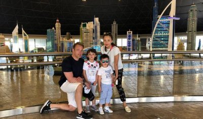 ​42岁马雅舒一家同框，现任丈夫是CEO富豪，混血儿女颜值逆天