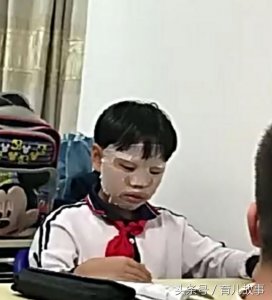 ​十岁男孩上辅导班敷面膜，众人：活的比我精致