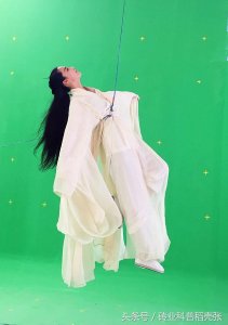 ​拍电影电视剧的时候演员经常吊“威亚”，为什么要叫“威亚”？