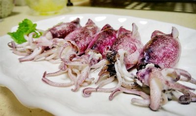 ​无法拒绝的美食：美极鱿鱼筒