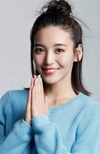 ​她是《春风十里不如你》里面的赵英男，现实中的她更是美的惊艳