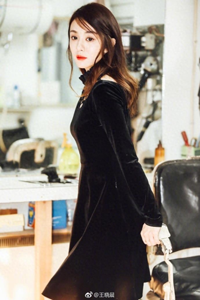 王小米晒美照,怪不得“二叔”张嘉译会喜欢!