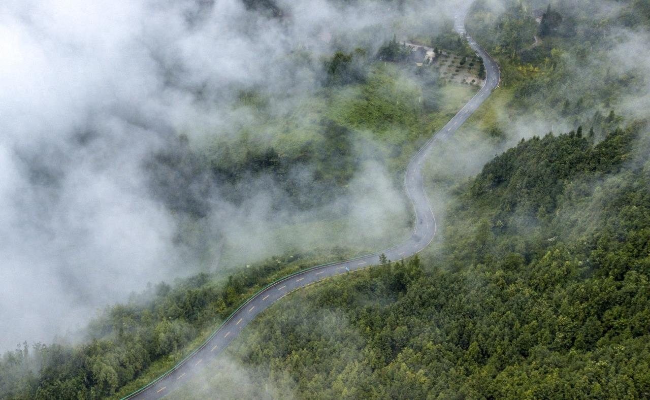 秋名山是日本群马县的上毛三山之一,实名榛名山