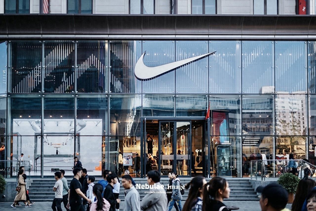 滨江道商业街：天津市最繁华的商业街之一