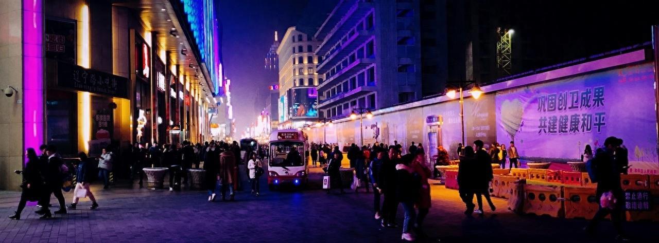 滨江道商业街：天津市最繁华的商业街之一