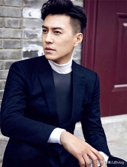 靳东1976年12月22日,出生于山东,是老谭还是贺涵