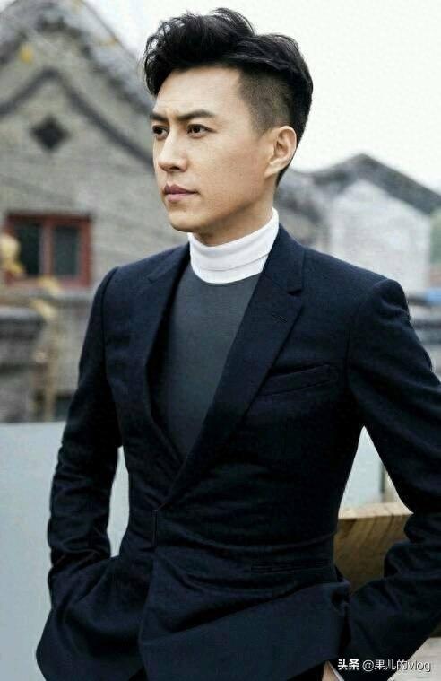 靳东1976年12月22日,出生于山东,是老谭还是贺涵