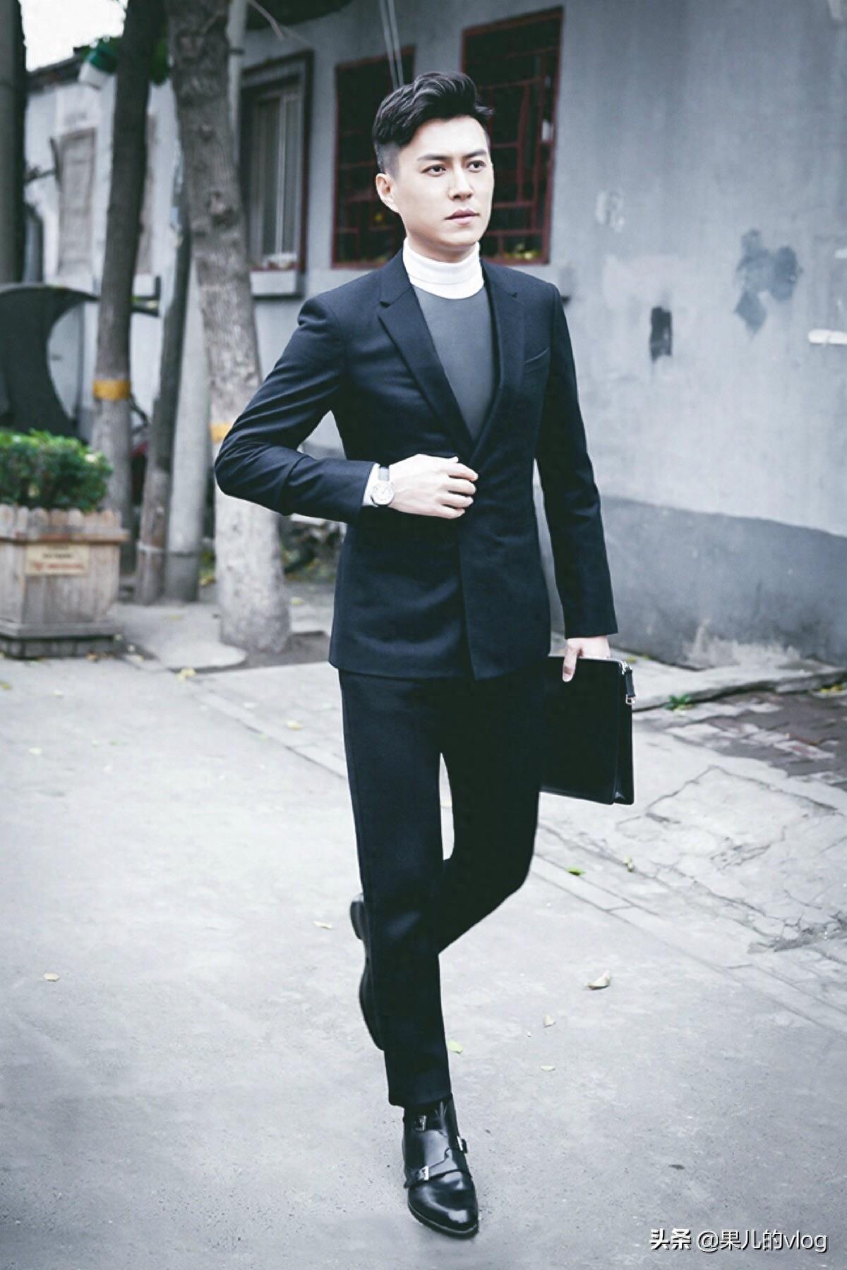 靳东1976年12月22日,出生于山东,是老谭还是贺涵