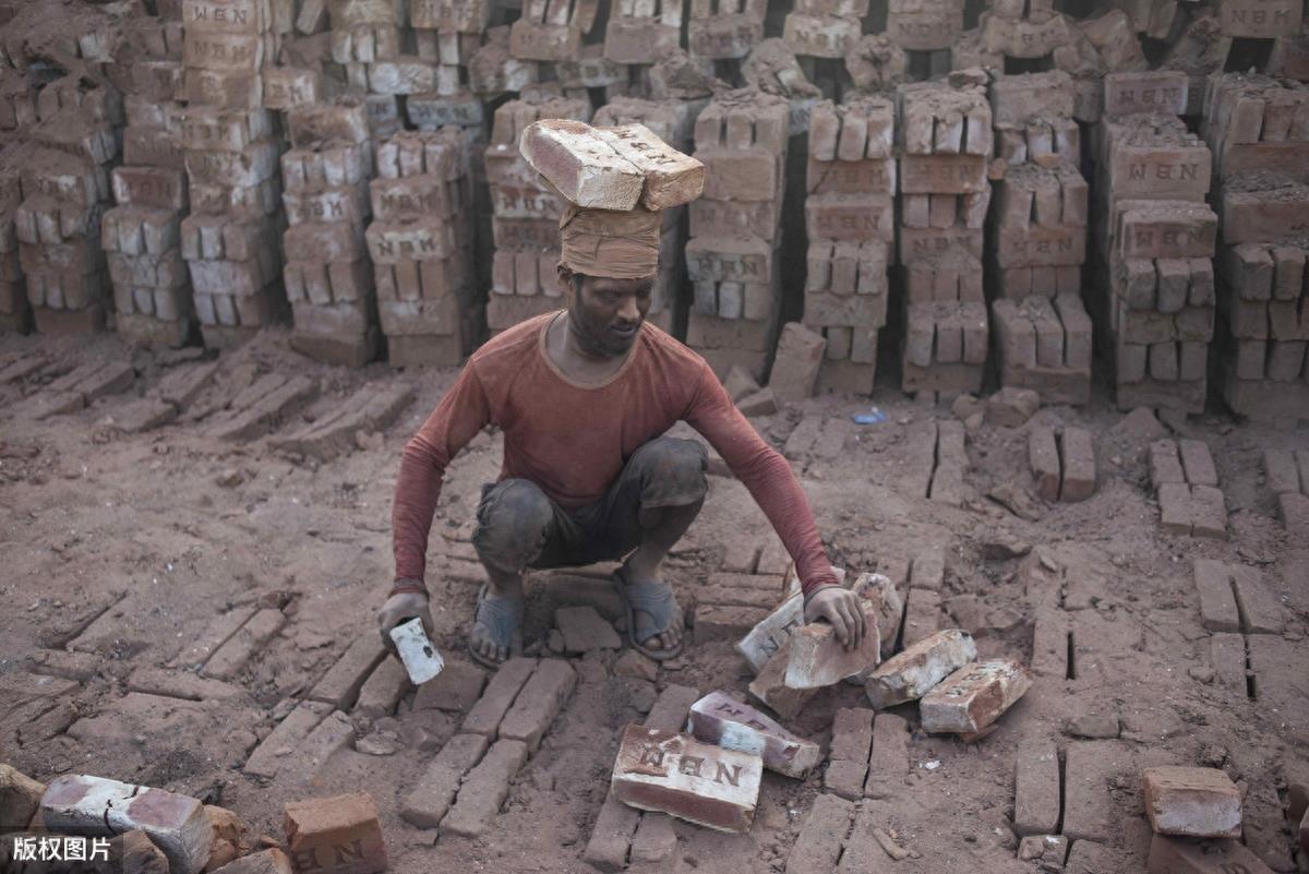 直击孟加拉搬砖工生活:日薪不足15元,无病无灾就是赚钱