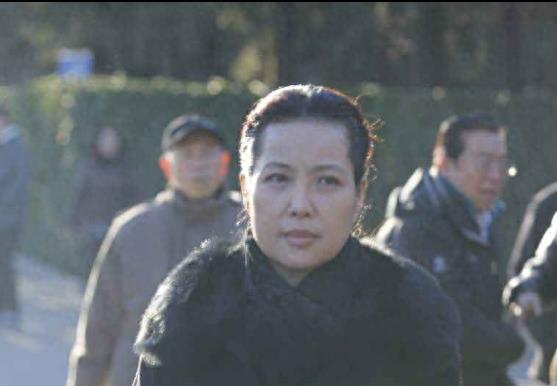 78岁李双江与51岁梦鸽近日现身,面容疲惫,昔日辉煌已不在