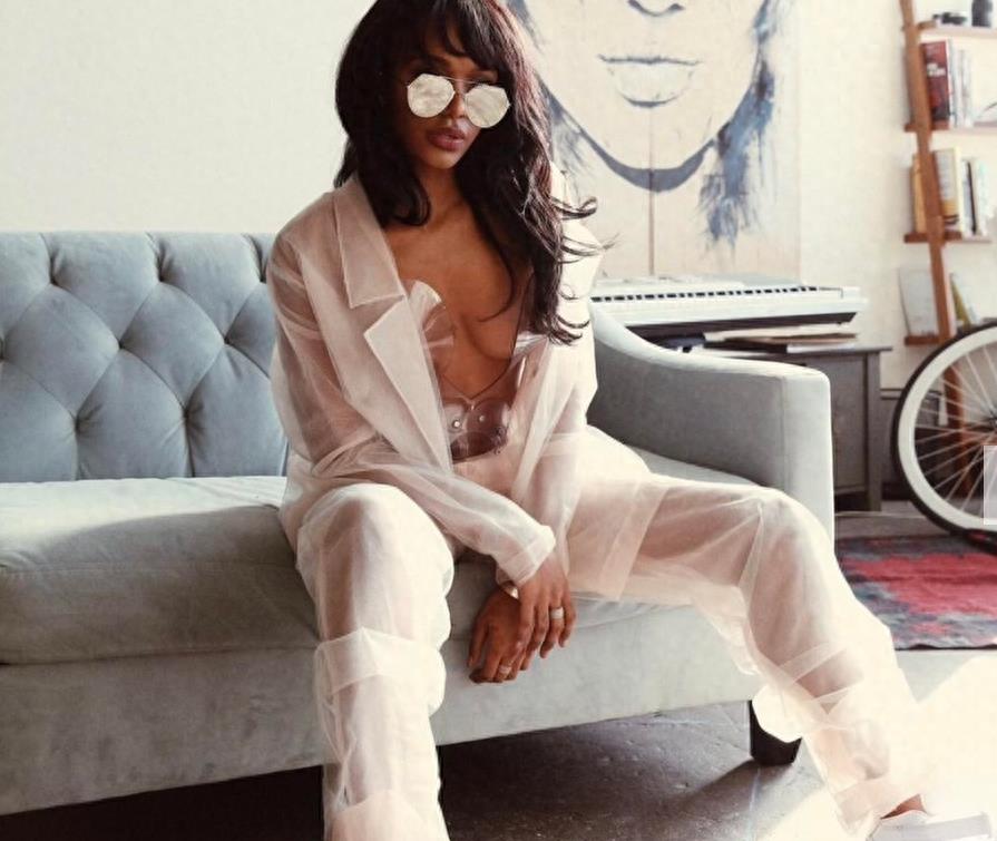 魔术师养女高调上线!和EJ关系铁,爱炫富坐私人飞机去学校