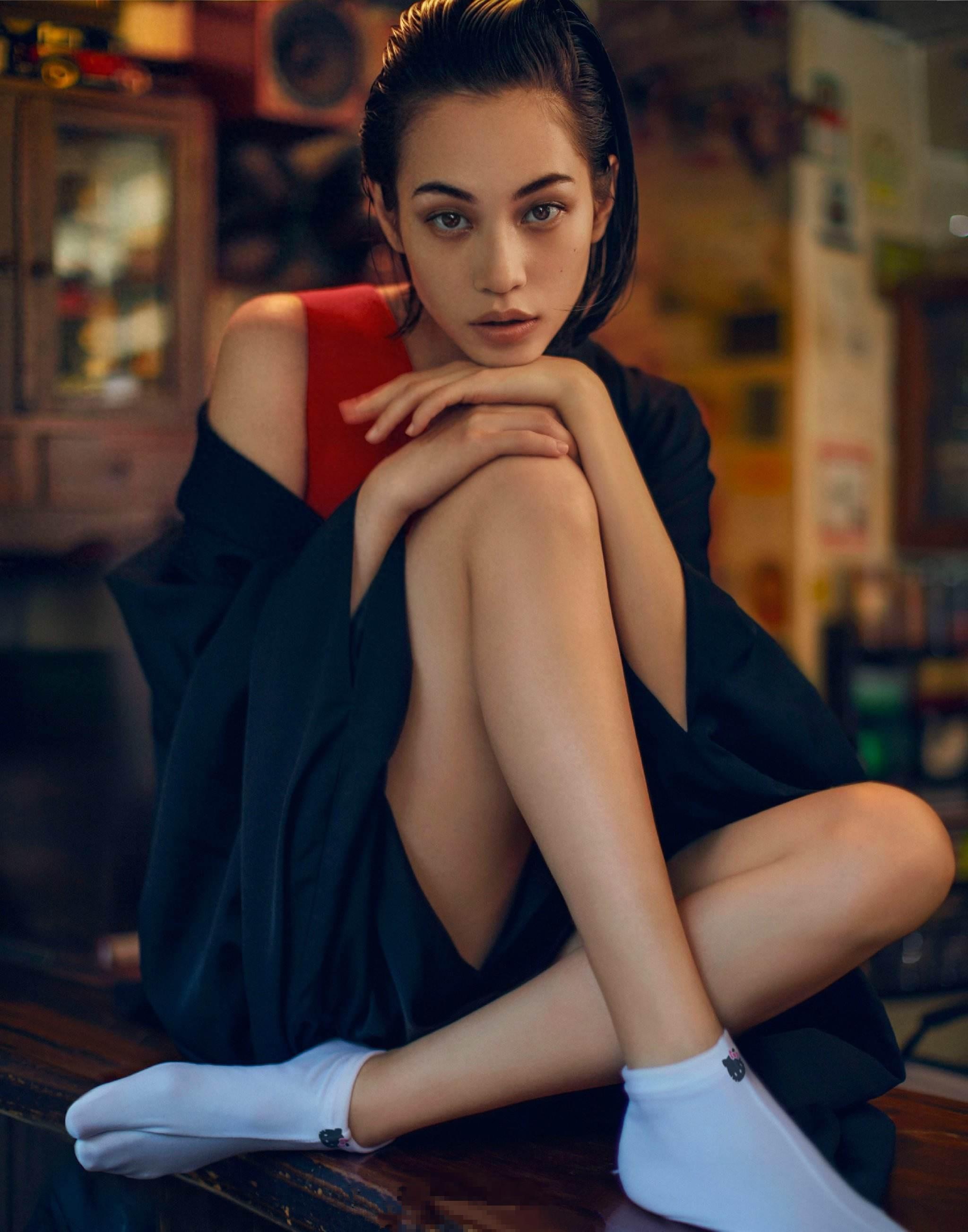 原来她就是《挪威的森林》的绿子,混血面孔太洋气了