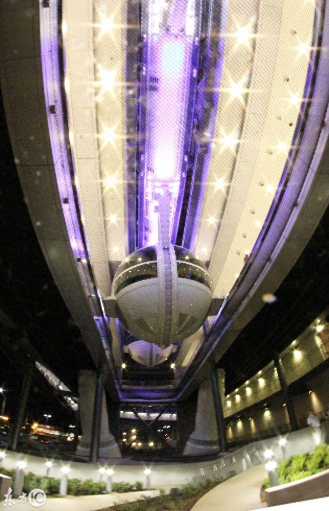 世界最大的摩天轮,高167.64米,有28个座舱,每个座舱可容纳40人