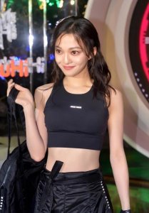 ​张韶涵身高158显成170，舞台开成时装秀，好衣品频惊路人