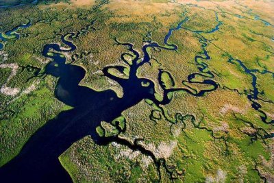 ​中国有一条“反常理”的河，河水逆着流，吸引了很多游客前来