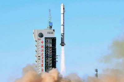 ​长征二号捆绑式运载火箭发射成功。