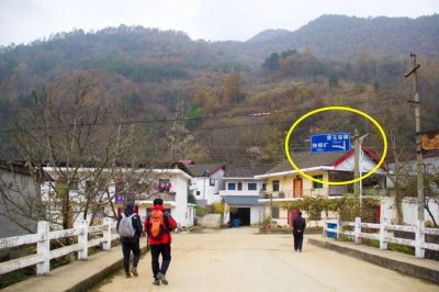 ​寻访秦岭将台沟，半山腰出现一排高大建筑物，原来是山中一座银矿