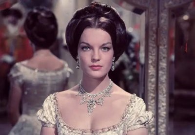 ​茜茜公主罗密：悲情一生满是遗憾，去世后，阿兰德龙守灵3天3夜