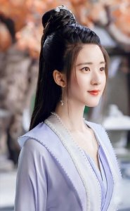 ​马丽成为首位破100亿女演员：从富二代到抑郁少女，嫁小11岁老公