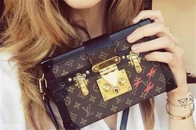 ​lv小箱子包怎么打开 锁扣背后的秘密