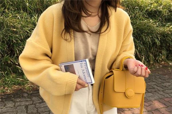 鹅黄色配什么颜色好看 春装爆款配色 鹅黄色配什么颜色好看 春装爆款配色