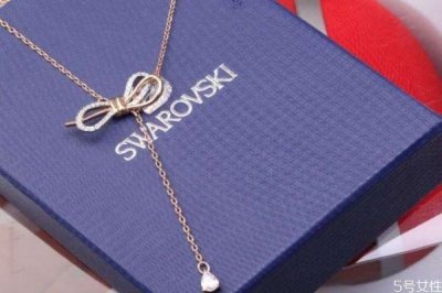 ​施华洛世奇项链掉色的原因 为什么施华洛世奇项链会掉色