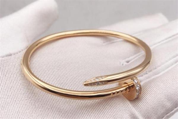 卡地亚和梵克雅宝哪个好 卡地亚和梵克雅宝哪个档次高