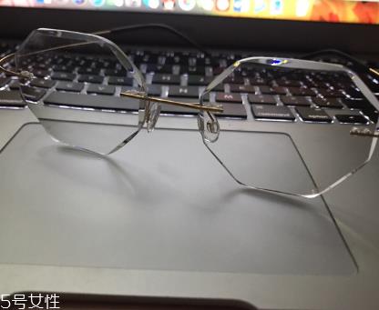 近视眼镜可以用水洗吗 卫生问题很重要