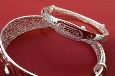 ​老凤祥银手镯多少钱 老凤祥银手镯价格贵吗