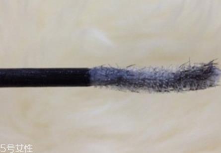 kate睫毛打底膏黑色和白色区别 根据需要选择