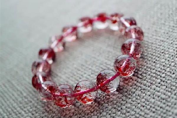 草莓晶和粉晶的区别 草莓晶有裂纹好不好