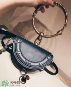 ​圆环包是什么牌子？手环包是哪个品牌？