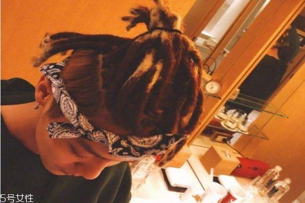 脏辫要先烫吗 脏辫头发长出来怎么修