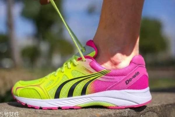 多威跑鞋怎么样 国产高配置跑鞋 多威跑鞋怎么样 国产高配置跑鞋