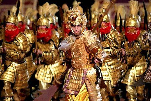 满城尽带黄金甲是描写的哪个季节