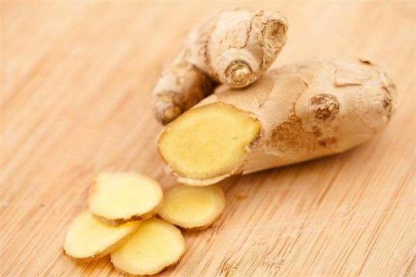 生姜涂脚底能减肥吗 生姜涂脚底有什么好处