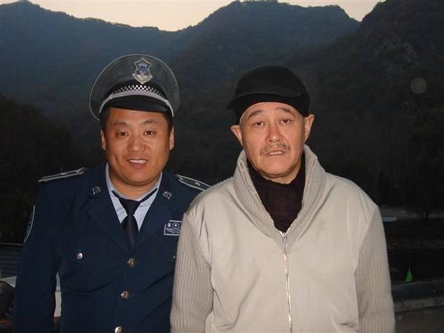 凭《乡村爱情》成名,曾住地下室10年,如今买百万豪宅送妻子