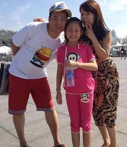 凭《乡村爱情》成名,曾住地下室10年,如今买百万豪宅送妻子