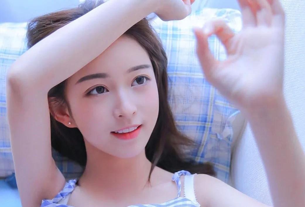 还没确定关系见面送什么礼物(第一次跟女生见面送什么礼物合适)