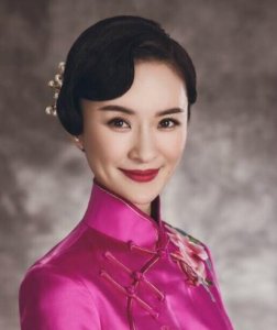 ​她是，打狗棍，中的戴若冰，率真，温婉，你一定很眼熟