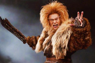 ​13年复仇路，金毛狮王谢逊精打细算，竟是专捏“软柿子”