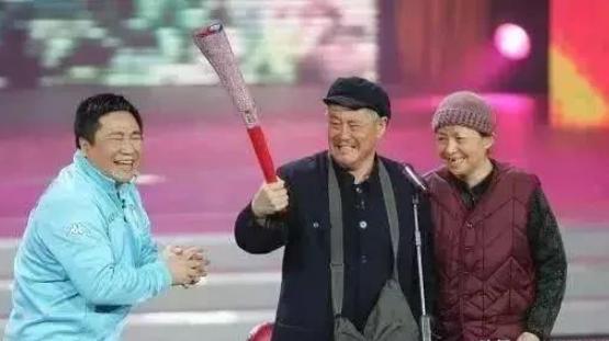 历届春晚穿帮镜头,一个比一个有趣,不知大家发现了几个?