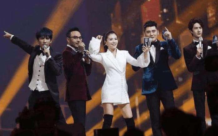 L姓女星不雅照意外流出, 与导演关系曝光, 网友: 不装好人了